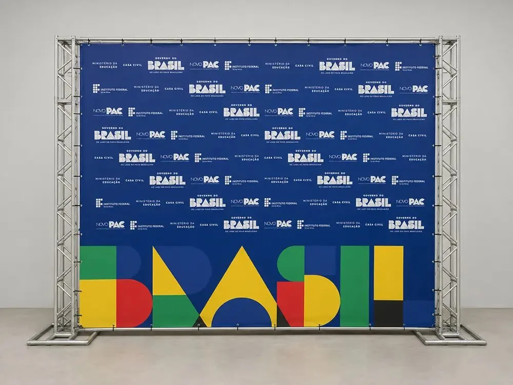 Backdrop institucional em estrutura box truss produzido pela Audacce para o Governo Federal